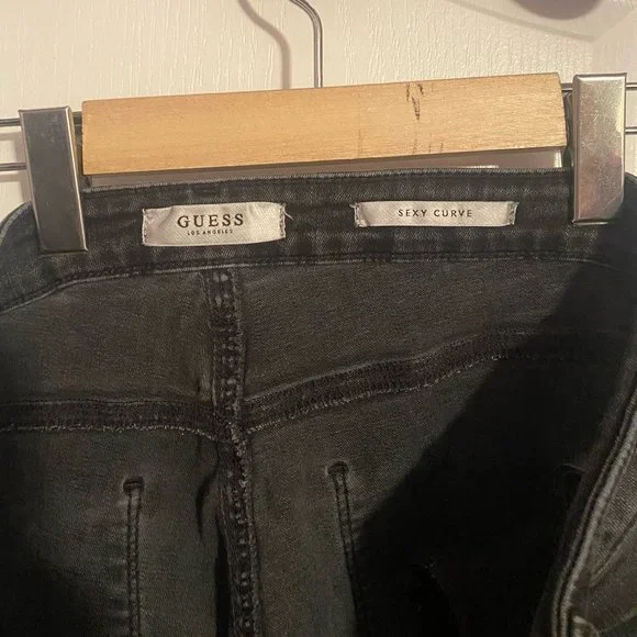 Guess Jeans - Picture 4 of 6